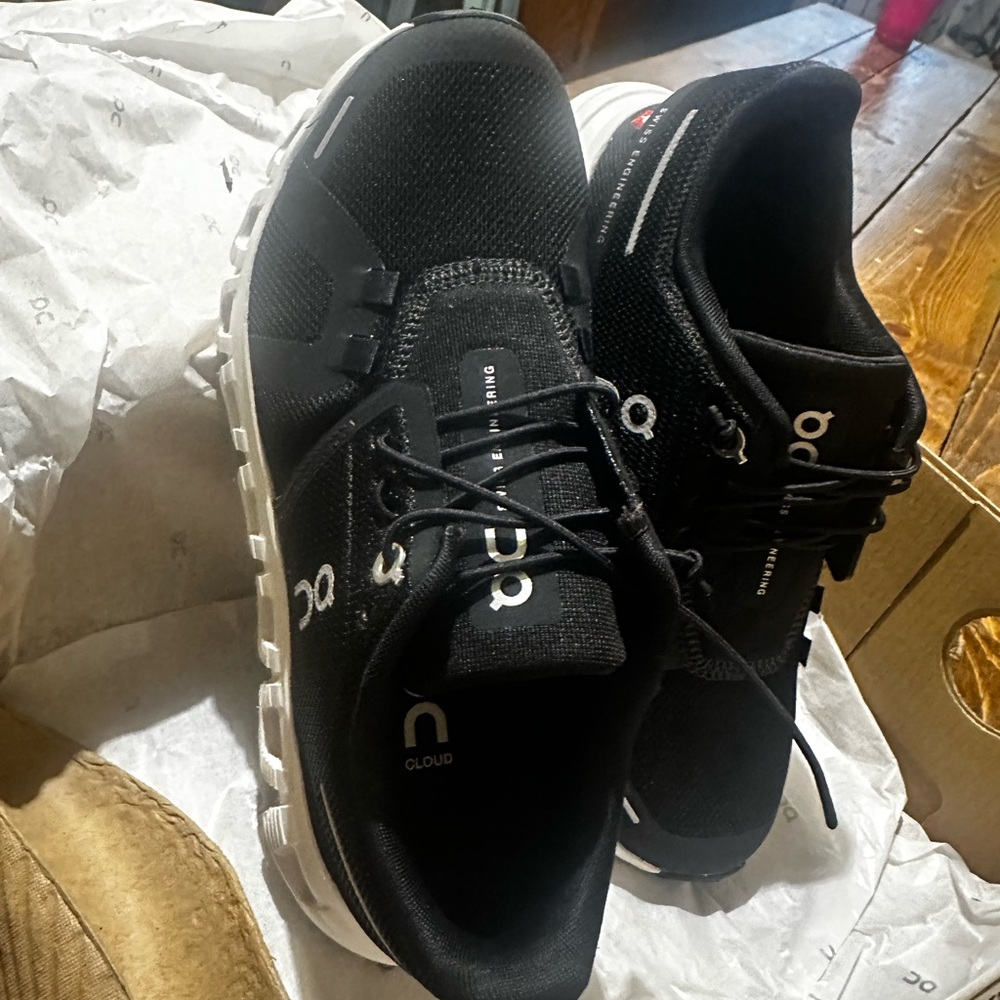 ON Women's Black Sneakers
